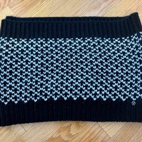 lululemon knitted circle scarf - Picture 1 of 4